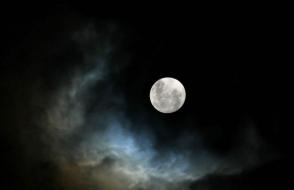 ड्रीम इंटरप्रिटेशन: आप चंद्रमा का सपना क्यों देखते हैं?